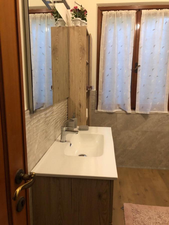 Appartamento Casa Patrizia Torri Del Benaco Esterno foto