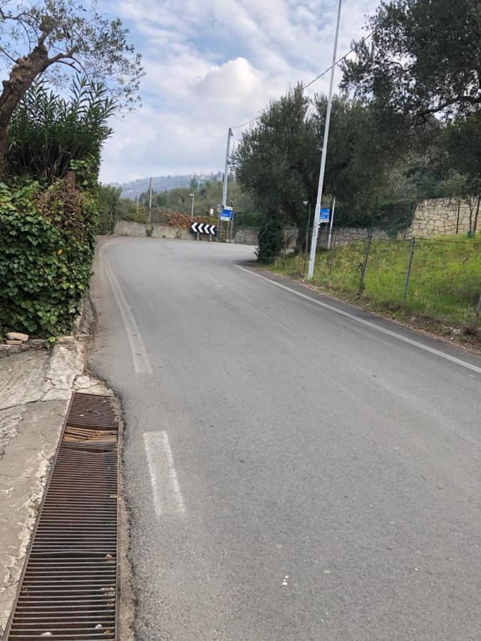 Appartamento Casa Patrizia Torri Del Benaco Esterno foto