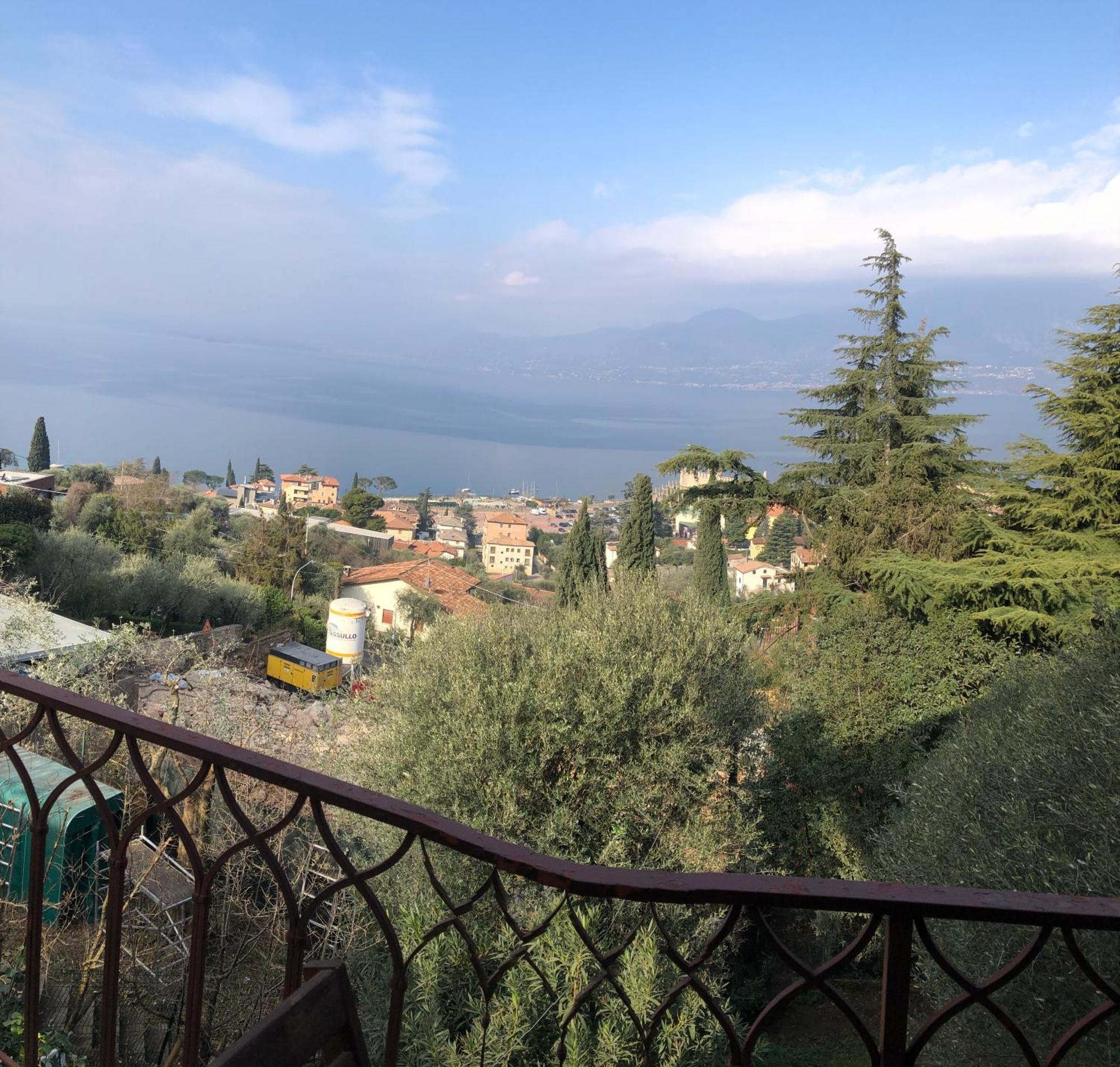 Appartamento Casa Patrizia Torri Del Benaco Esterno foto