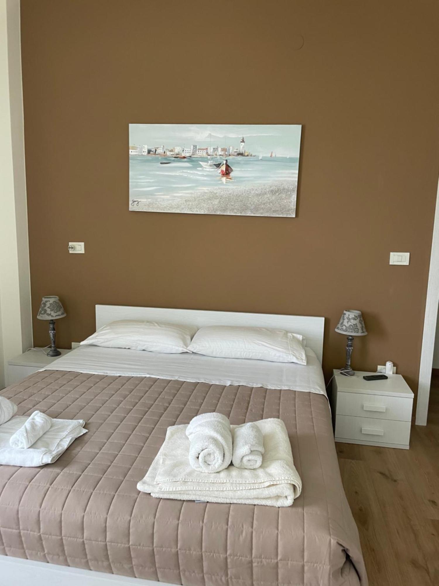 Appartamento Casa Patrizia Torri Del Benaco Esterno foto