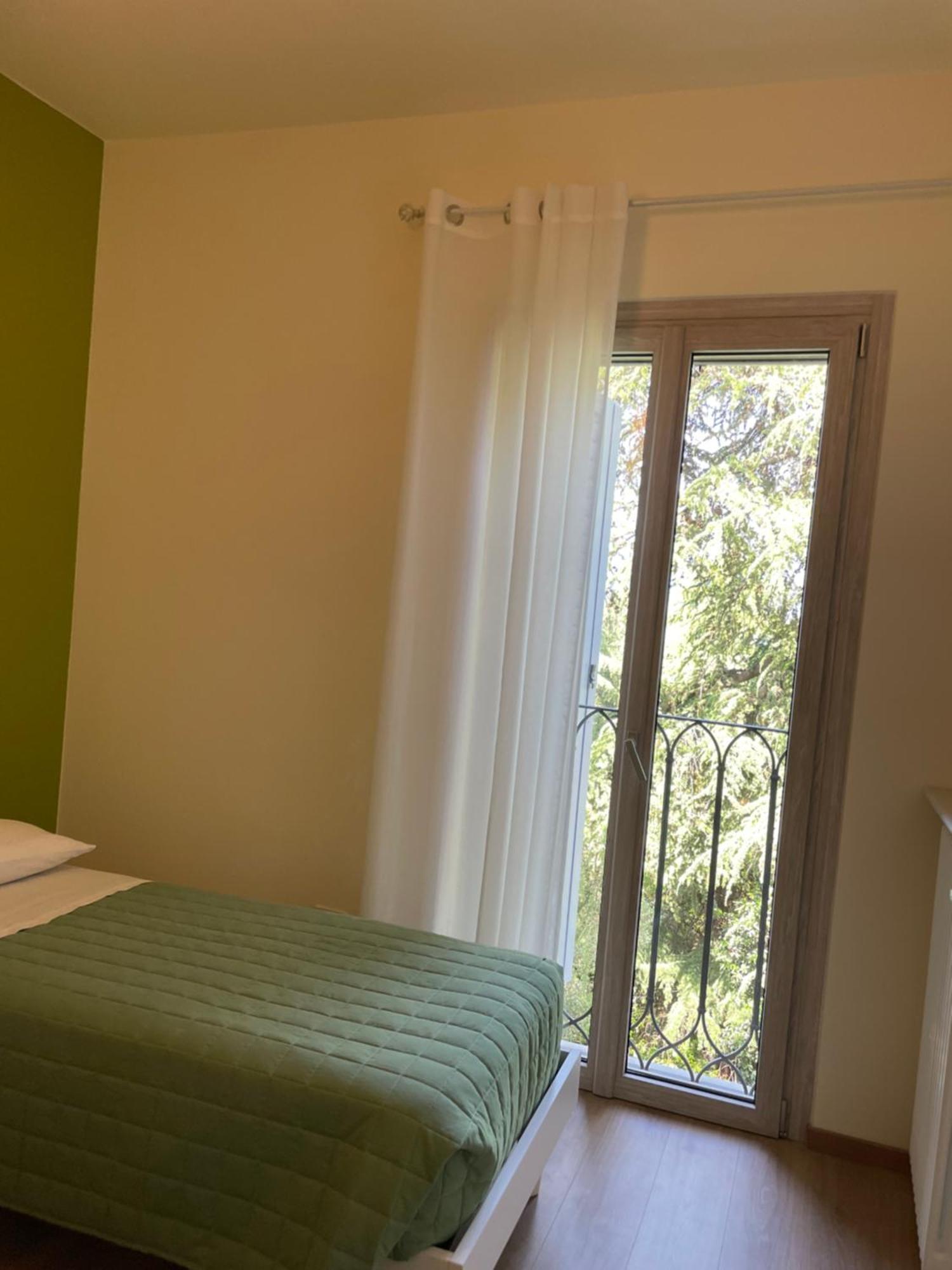 Appartamento Casa Patrizia Torri Del Benaco Esterno foto
