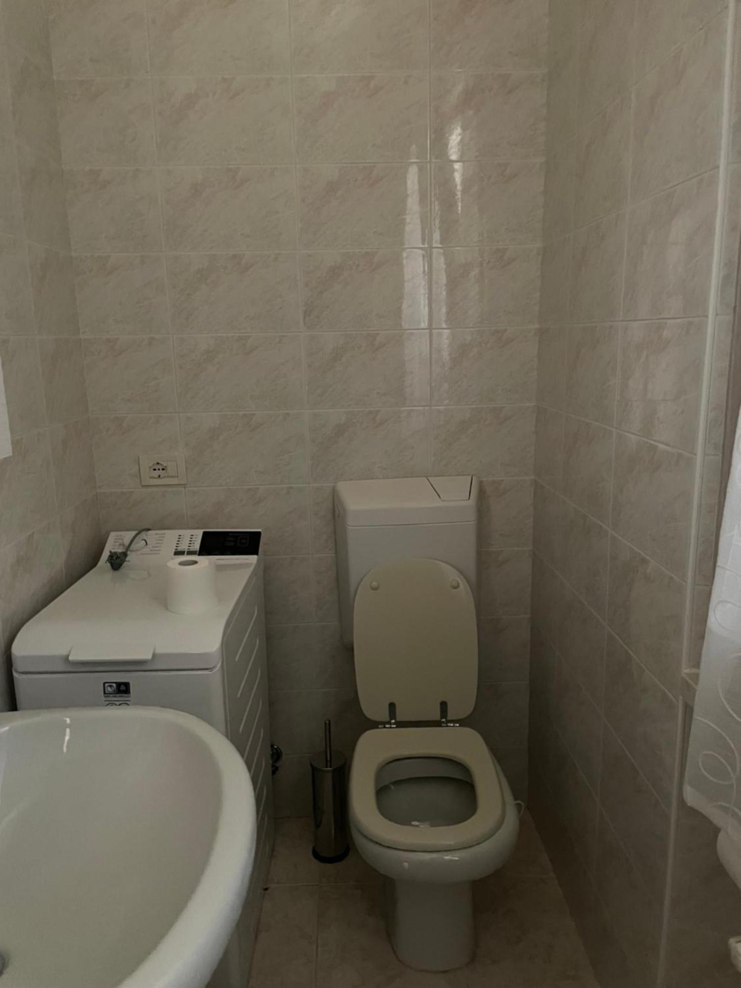 Appartamento Casa Patrizia Torri Del Benaco Esterno foto
